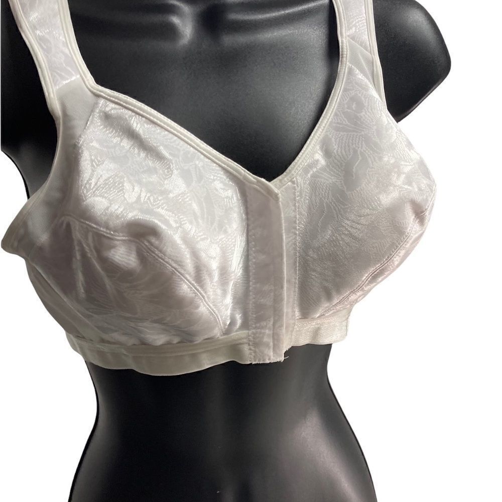 PLAYTEX, 18 Hour White Bra, Sz‎ 36D, No Underwire, Hook & Eye front closure,